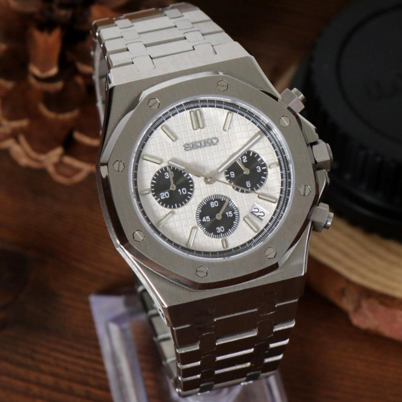 Royal Seikoak “Panda Chronograph” – 41mm Hybrid Automatic Watch