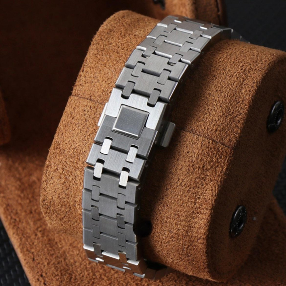 Royal Seikoak “Green Chronograph” – 41mm Hybrid Automatic Watch