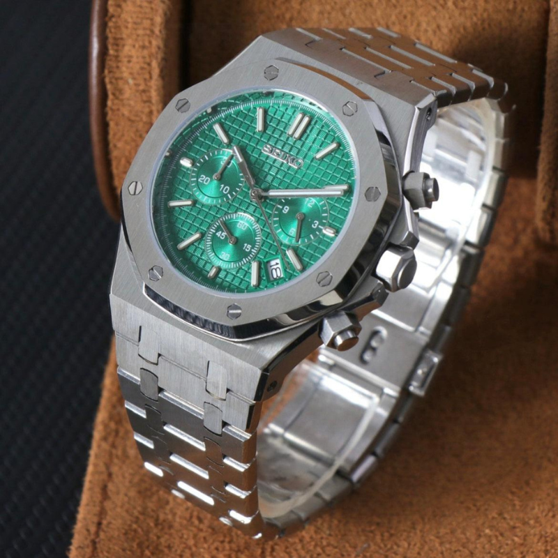 Royal Seikoak “Green Chronograph” – 41mm Hybrid Automatic Watch