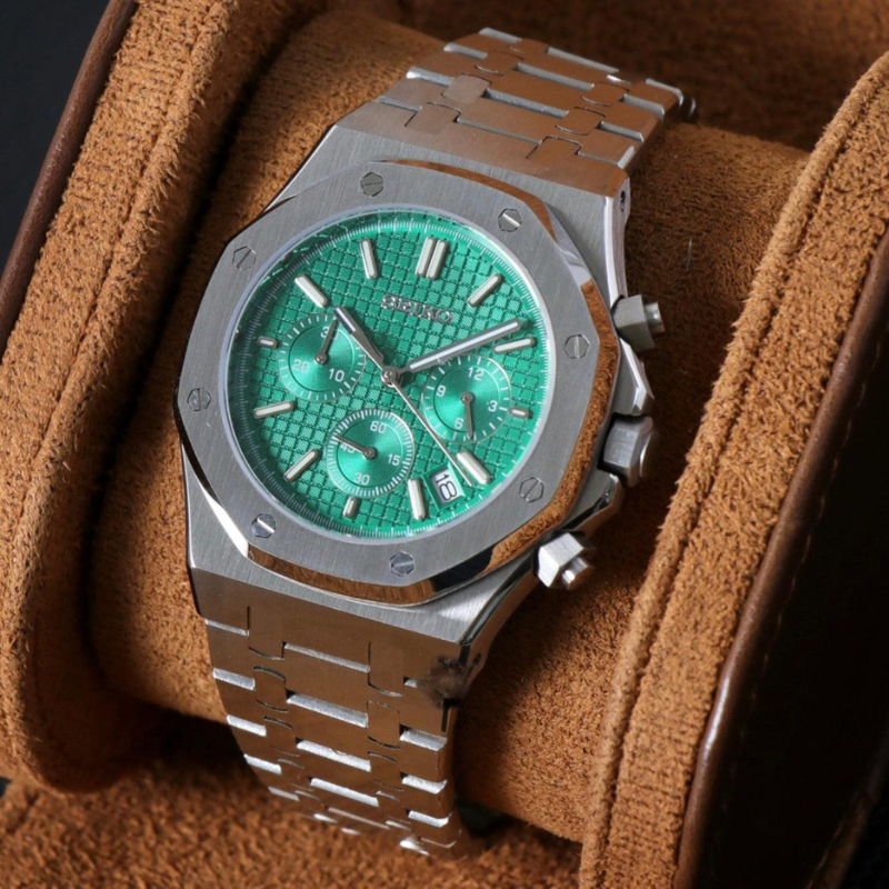 Royal Seikoak “Green Chronograph” – 41mm Hybrid Automatic Watch