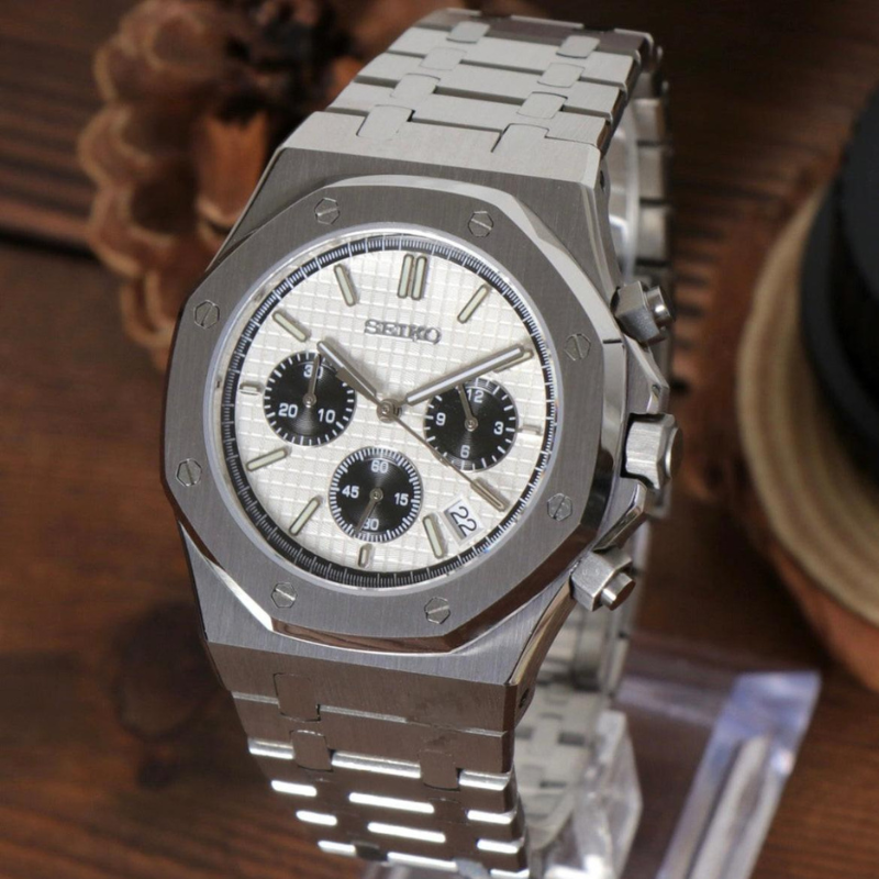 Royal Seikoak “Panda Chronograph” – 41mm Hybrid Automatic Watch